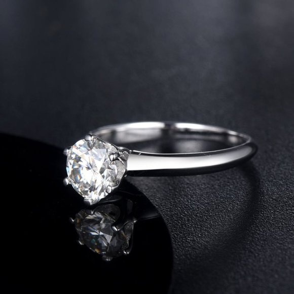 1 Carat Moissanite Solitaire Ring with 925 Sterling Silver Band, D, VVS1 - Picture 4 of 8